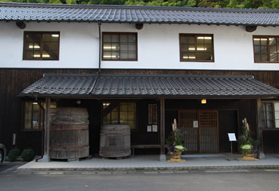 メディカルアート研究所。大田市内の築150年の酒蔵を移築